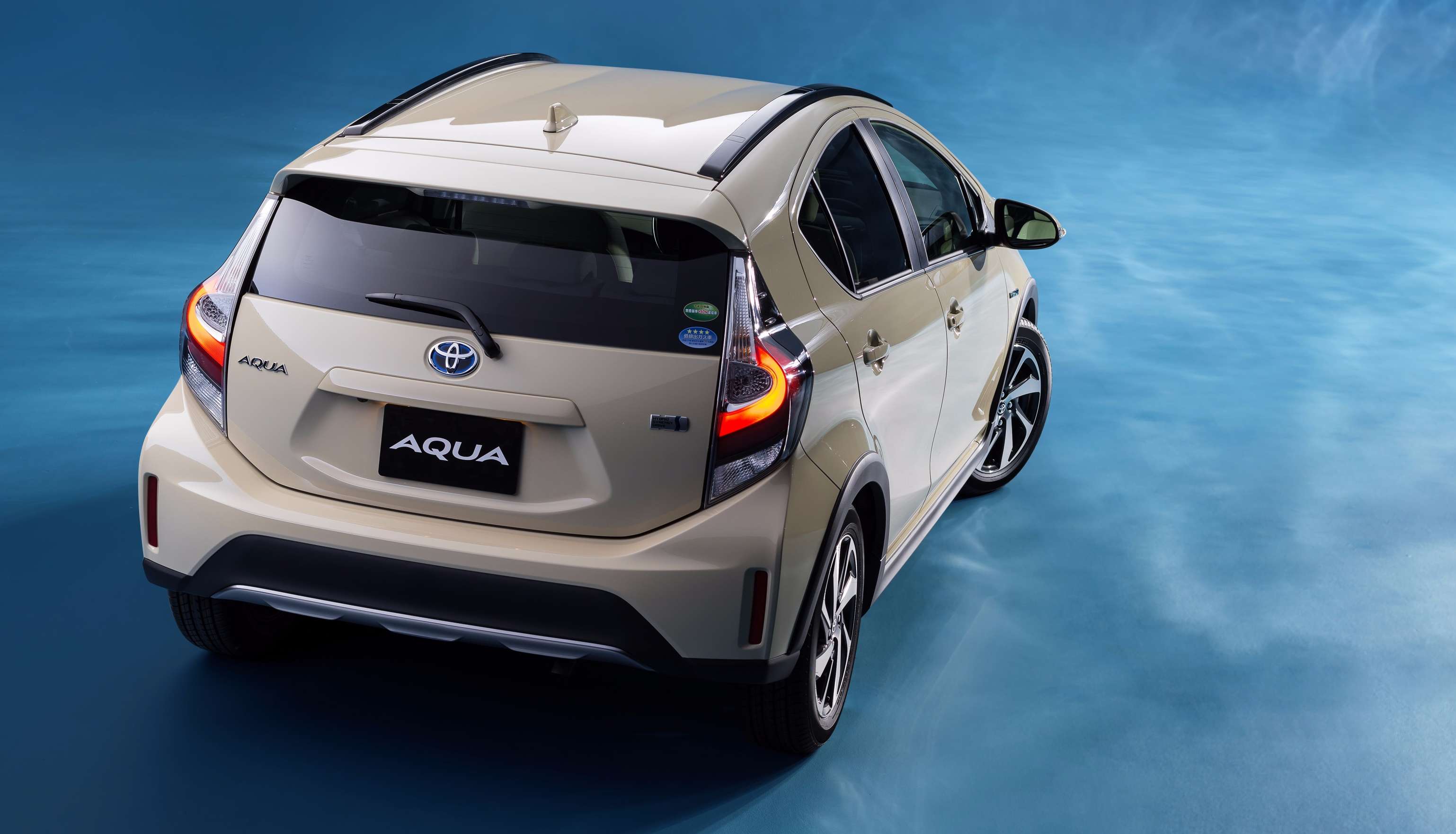 アクア 外観 トヨタカローラ函館株式会社